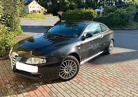 Alfa Romeo GT 1.9 JTD - Italian Black Beauty