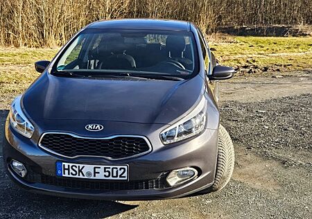 Kia Cee'd / Ceed 1.6 CRDi Dream Team Edition Dre...