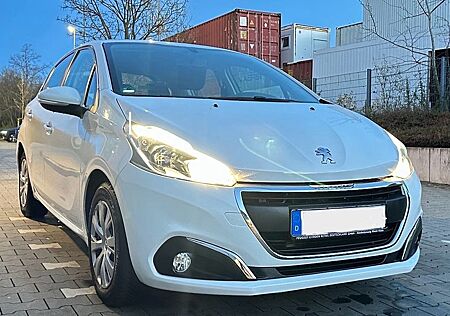 Peugeot 208 1.2 | 1.Hand | Scheckheft | TÜV Neu
