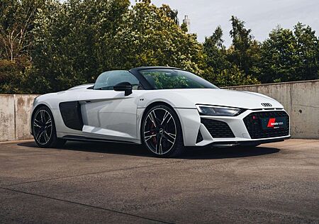 Audi R8 Spyder V10 Performance Quattro / Suzuka Grey