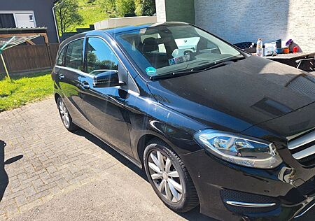 Mercedes-Benz B 180 -