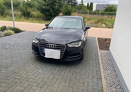 Audi A3 1.2 TFSI Attraction Reparierter Unfallschad.