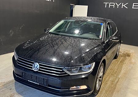 VW Passat gebraucht kaufen VW Passat Volkswagen Lim. Highline
