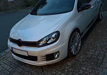 VW Golf Volkswagen 2.0 TSI GTI adidas GTI