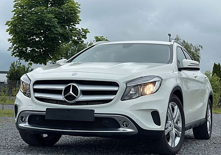 Mercedes-Benz GLA 220 GLA 220D 4MATIC DCT Style/NAVI/PDC/SHG/PDC/MFL