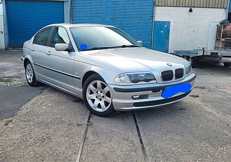 BMW 323i - E46