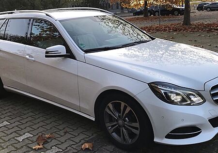 Mercedes-Benz E 220 BlueTEC BE T Edition AVANTG. Auto. Edi...