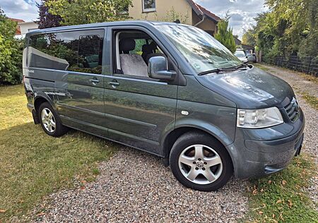 VW T5 Multivan Volkswagen 2.5 TDI