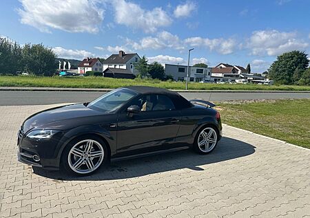 Audi TT Roadster 2.0 TFSI S tronic quattro -