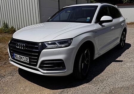 Audi Q5 55 TFSI e S tronic quattro -