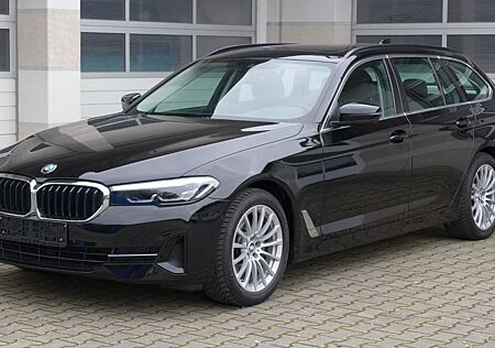 BMW 520i Touring Pano-D/el.AHK/Kamera/Inspektion neu