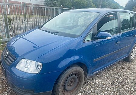 VW Touran Volkswagen 1.6 FSI Basis