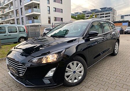 Ford Focus Focus1.5TDCi Navi PDC Temp. SHZ 1.Hand unfallfr.