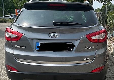 Hyundai ix35 , LPG -Benzin Wenig km AHK .