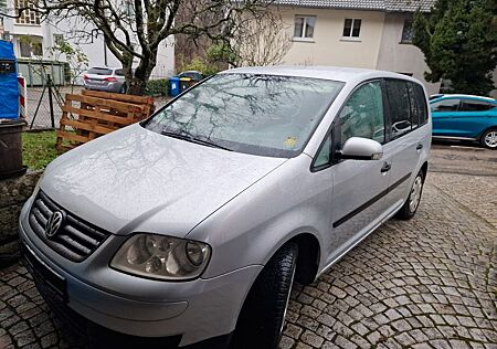 VW Touran Volkswagen 1.6 FSI mit neue TüV
