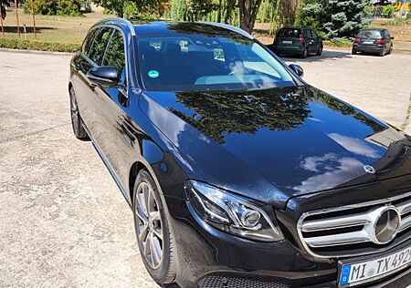 Mercedes-Benz E 220 d T Autom. -