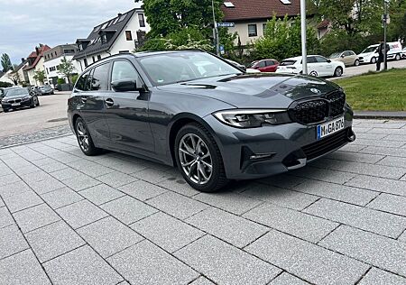 BMW 320d xDrive Touring Sport Line Automatic Spo...