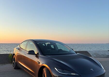 Tesla Model 3 Performance in 3,3 Sek. von 0 - 100
