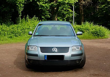 VW Passat Volkswagen Limousine Comfort Line (Typ: 3BG)