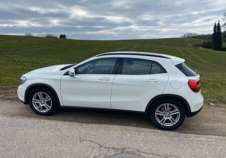 Mercedes-Benz GLA 250 4MATIC DCT PANORAMA KAMERA