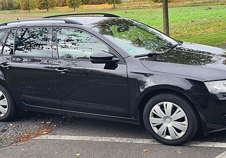 Skoda Octavia 5e Kombi in Schwarz 1,6l TDI 110PS