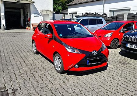 Toyota Aygo (X) Aygo (X) 1,0-l-VVT-i x x
