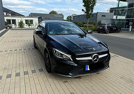 Mercedes-Benz CLA 180 , Apple CarPlay, Einparkautomatik, 8x