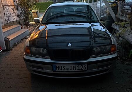 BMW 320i -
