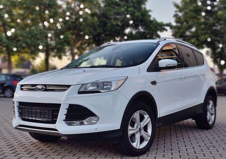 Ford Kuga Titanium 2.0 TDCI 4x4 AUTOMATIK AHK SITZH.