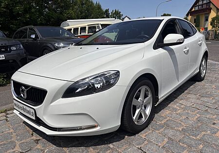 Volvo V40 D2 Kinetic LED Scheinwerfer