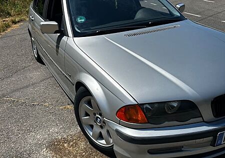 BMW 328i -