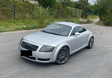 Audi TT Coupe 1.8T quattro 165 kW -