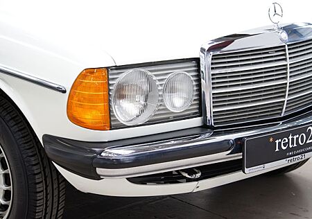 Mercedes-Benz 200 W123 **Originalzustand*1.Hand**