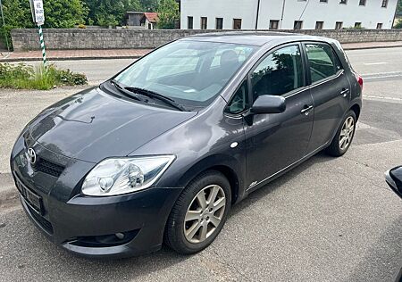 Toyota Auris Life