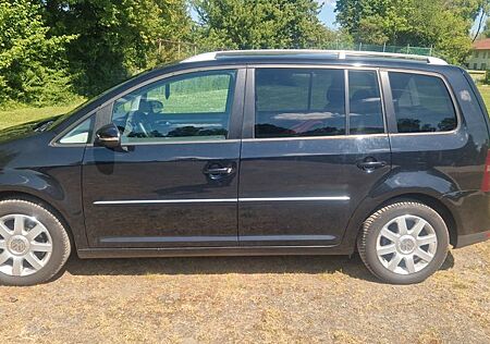 VW Touran Volkswagen 1.4 TSI DSG Highline. 5-Sitzer.