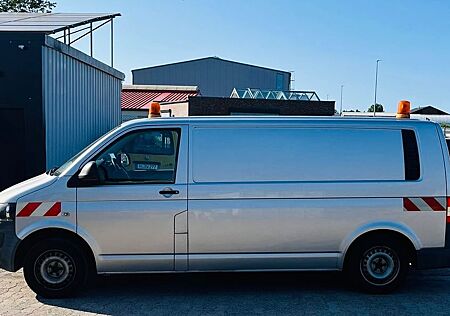 VW T5 Transporter Volkswagen T5 mit langem Radstand und BOTT Regalsystem