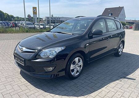 Hyundai i30 cw FIFA WM Edition TÜV NEU ALLWETTER REIFEN