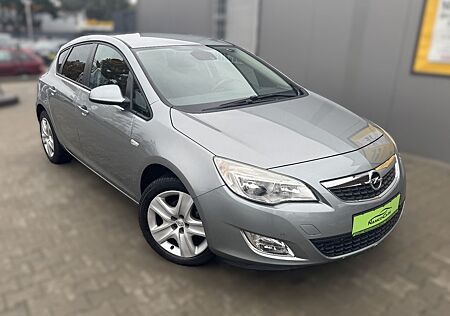 Opel Astra J Lim*Design*PDC*Sitzheiz*2Hand*S-HeftVoll
