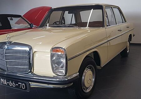 Mercedes-Benz 230 .6 (6 Cylinder Petrol) 66620 Kms RHD (W114)