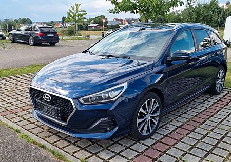 Hyundai i30 cw YES! 1.6 CRDi Automatik Vollausstattung
