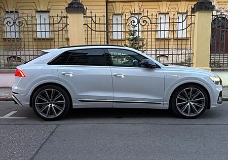 Audi Q8 55 TFSI e quattro tiptronic -