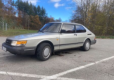 Saab 900