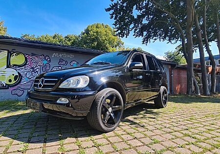 Mercedes-Benz ML 500 V8 300 PS 190.000 km 4 roh