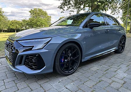 Audi RS3 Sportback quattro /KERAMIK/B&O/290kmh/MATRIX