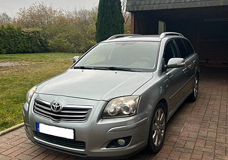 Toyota Avensis Combi Executive 2,2-l-D-CAT