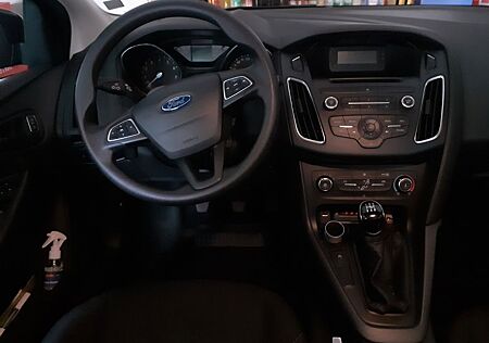 Ford Focus 1,0 EcoBoost 74kW Ambiente Turnier Amb...