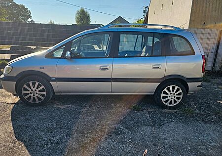 Opel Zafira 2.2 DTI -