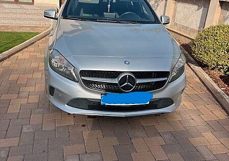 Mercedes-Benz A 220