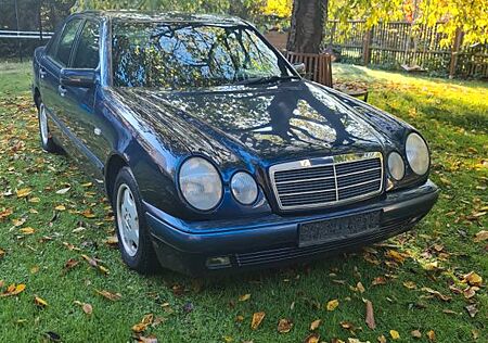 Mercedes-Benz E 200 fahrbereit-wenig Kilometer-Rentnerfahrzeug
