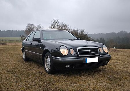 Mercedes-Benz E 240 ELEGANCE Elegance HU 03/26